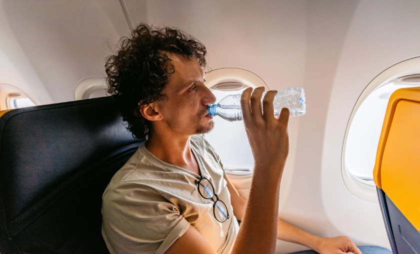 Drink Water & Beat Jet Lag - thecompleteportal