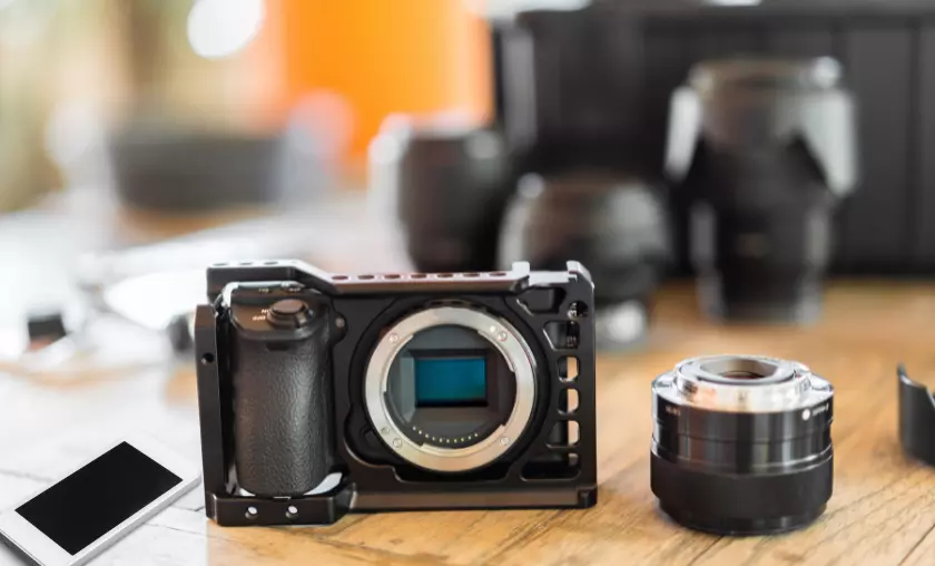 Choosing the Right Camera: DSLR, Mirrorless, or Smartphone? - TheCompletePortal