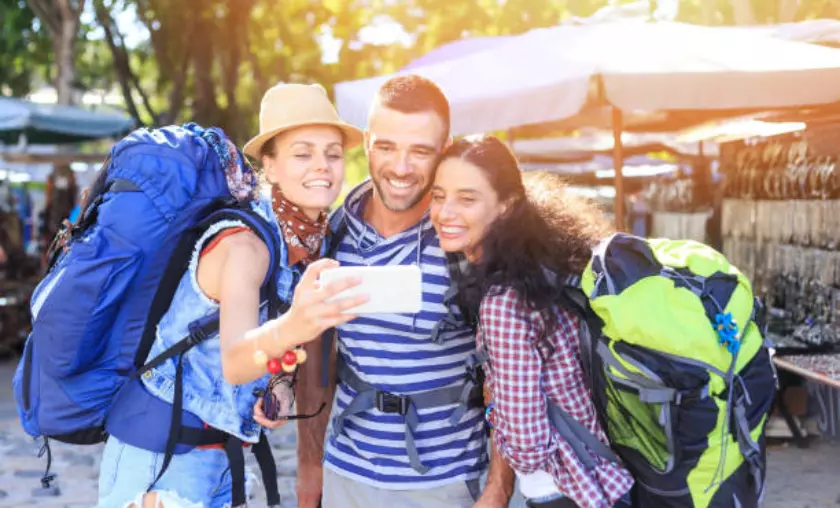 Connecting with Fellow Travelers and Locals: Weaving Threads of Friendship and Culture - The Complete Portal