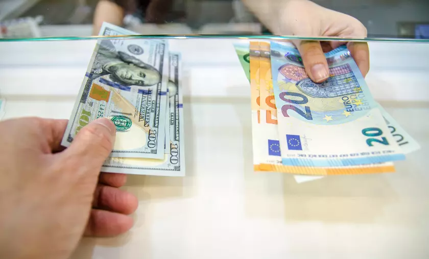 Handling Money Abroad: Your Guide to Currency Exchange and Payment Methods - The Complete Portal