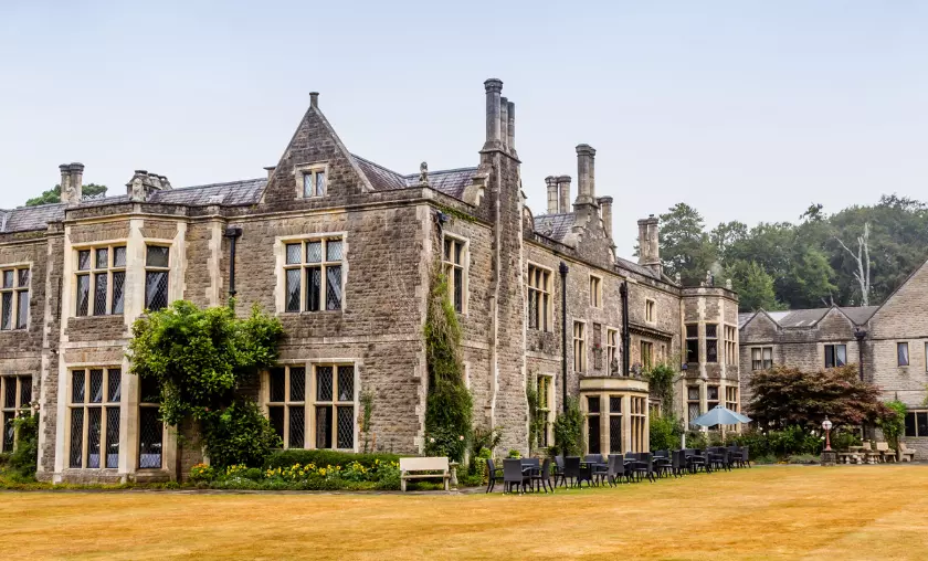 Heritage Hotels: Immerse Yourself in History and Traditions - The Complete Portal