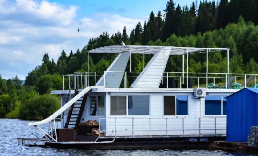 Houseboat Hints: Floating Accommodations for Water Lovers - TheCompletePortal