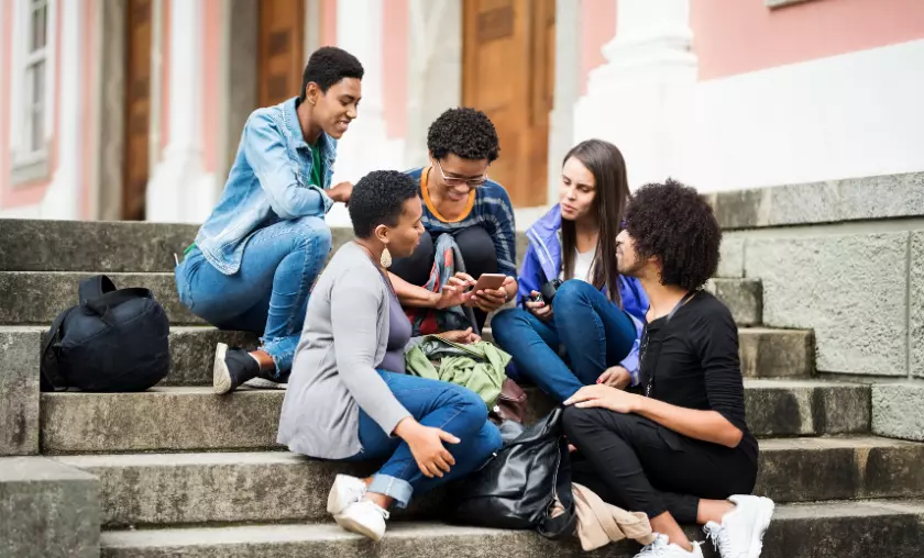 Traveler's Social Network: Exchanging Tips, Staying Updated, and More - The Complete Portal