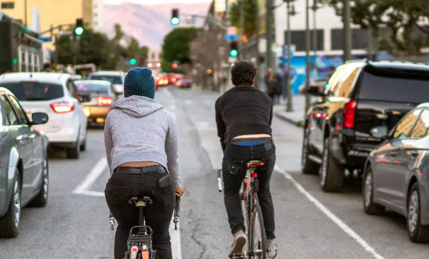 Cyclists in Traffic Flow - The Complete Portal